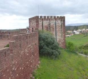 Bei der Besichtigung des Castelo dos Mouros