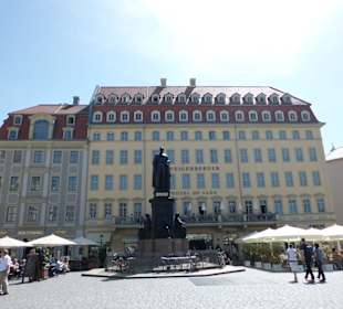 Neumarkt mit Blick auf das Steigenberger Hotel
