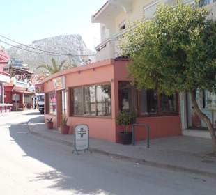 Savvas Taverne mit Pizza DŽoro