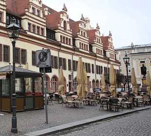 Der Naschmarkt hinter dem Neuen Rathaus