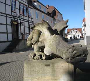 Ecke Braustraße / Lange Straße:  Steindrache