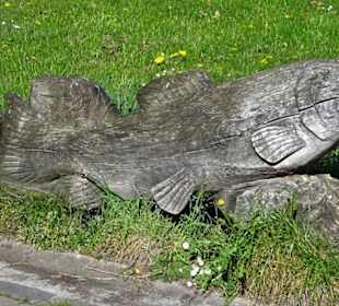 Holzskulptur an der Teichwirtschaft