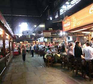 In der alten Markthalle am Hafen