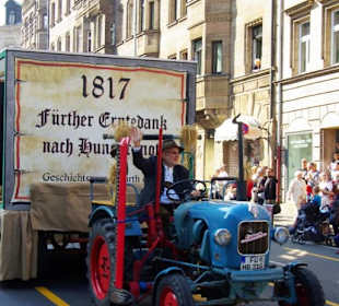 Geschichtsverein mit Wagen