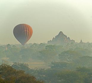 Ballonfahrt am frühen Morgen