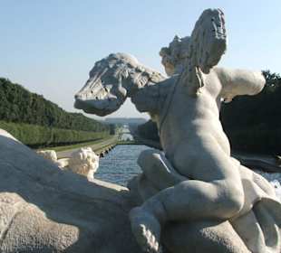 Estatuas en los jardines del Palazzo Reale