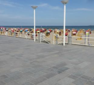 Spaziergang an der Strandpromenade