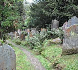 Kleine Kirche in St. Just mit Friedhof