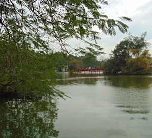 Hoan Kiem See in Hanoi