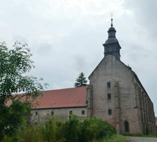 Gut Mariaburghausen mit der ehem. Klosterkirche