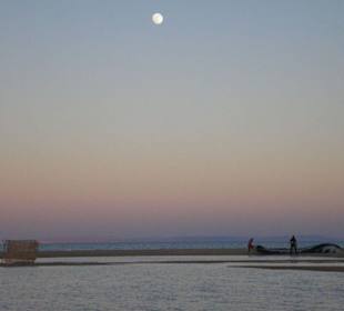 am strand bei sonnenuntergang
