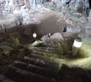 Verschieden Steinformationen in der Höhle