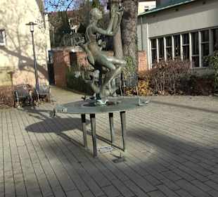 Skulptur Flötenspieler mit Vögel