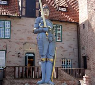 Der Roland im Burghof