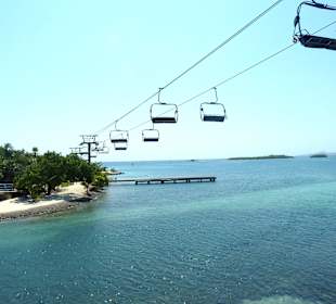 Sessellift zum Strand der Mahogany Bay