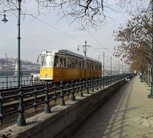 Tram an der Donau