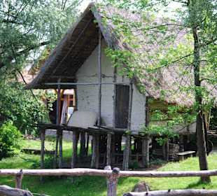 Haus auf Pfahlen