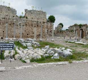 Vorplatz der Thermen