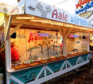 Um die Räucheraale muss man würfeln