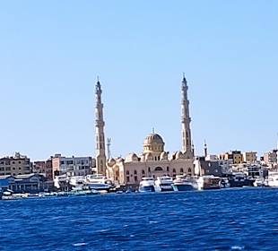 Moschee vom Wasser aus