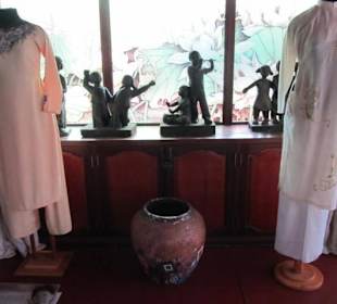  Ornamentsand Dresses