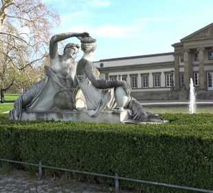 Skulptur Wasser- und Wiesennymphe