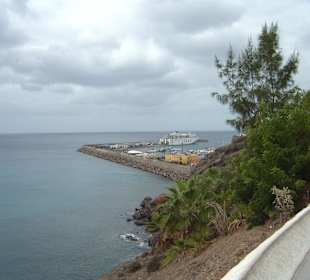Blick auf den Hafen von Morra Jabe