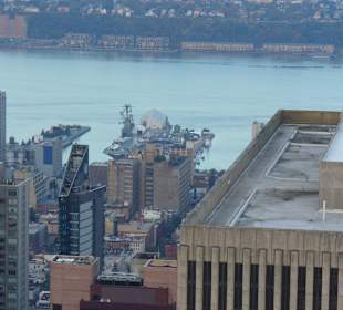 Die USS Intrepd - Blick vom Rockefeller Center