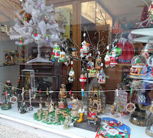 Schaufensterauslagen in der Drosselgasse