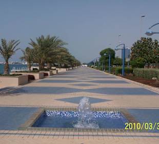 Deptak w Abu Dhabi Cornisch