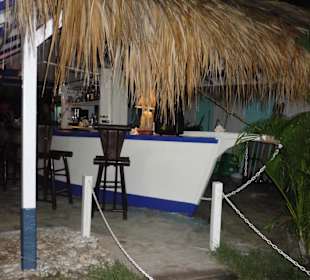 Die Bar in Form eines Bootes