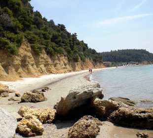 Bucht neben Hotelstrand