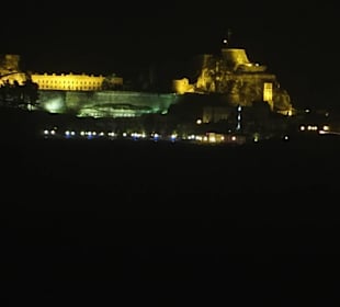 Alte Festung bei Nacht