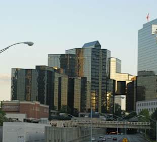 Glasfronten im Abendlicht