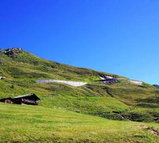 Seitlicher Blick über das Gelände