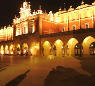 Tuchhallen bei Nacht