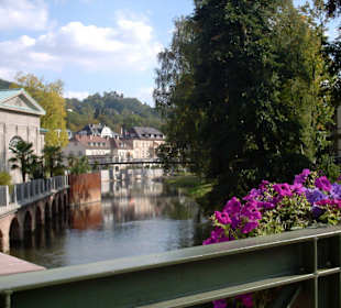 Eine der vielen Brücken im Kurpark