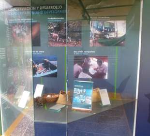 In der Station viele Erklärungen