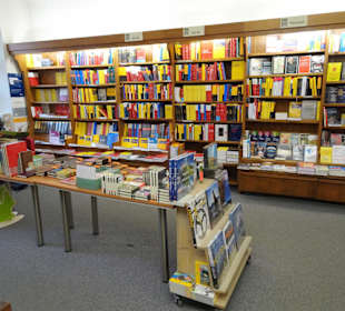 Blick in die Verkaufsräume der Buchhandlung