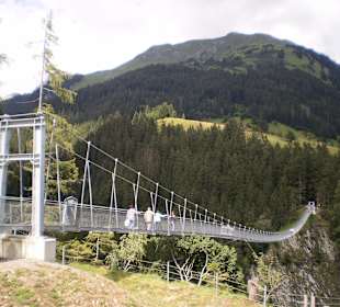 Nieuwe loopbrug 150m boven de grond
