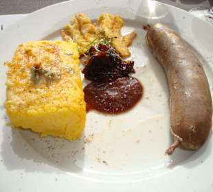 Polenta mit pikanter Wurst