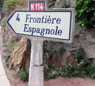 4 Kilometer trennen Cerbères Altstadt von Spanien