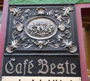 Werbung an der Hauswand