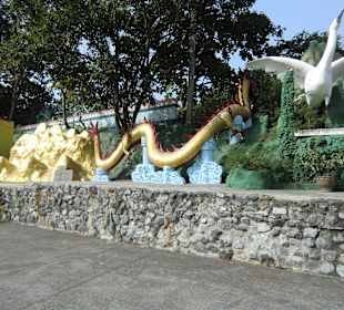 Skulpturen unter Weg