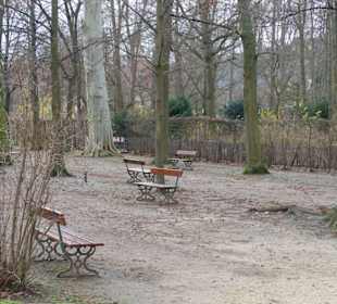 Ebener Südgarten gleich am Eingang