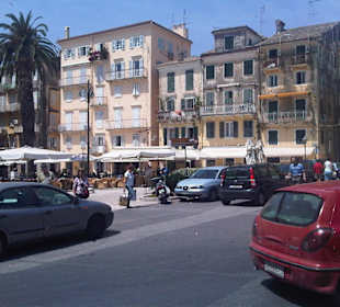 Zentraler Platz am Hafen