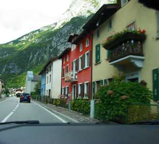 Rechts sehr guter Kaffee