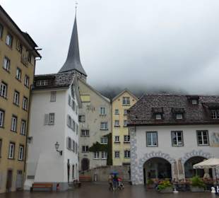 Der Arcas-Platz bei Regenwetter