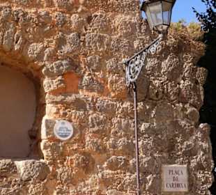 Hinweisschild an der Kirche