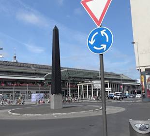 Obelisk des Tutanchamun von Rita McBride